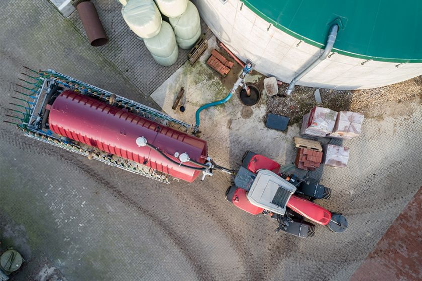 Foto: Traktor mit Anhänger